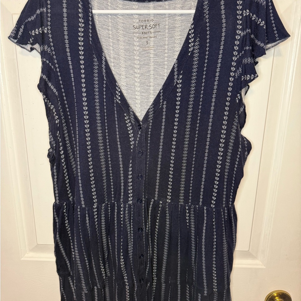 Torrid 3x Navy Button-Down knit shirt with White Patterns